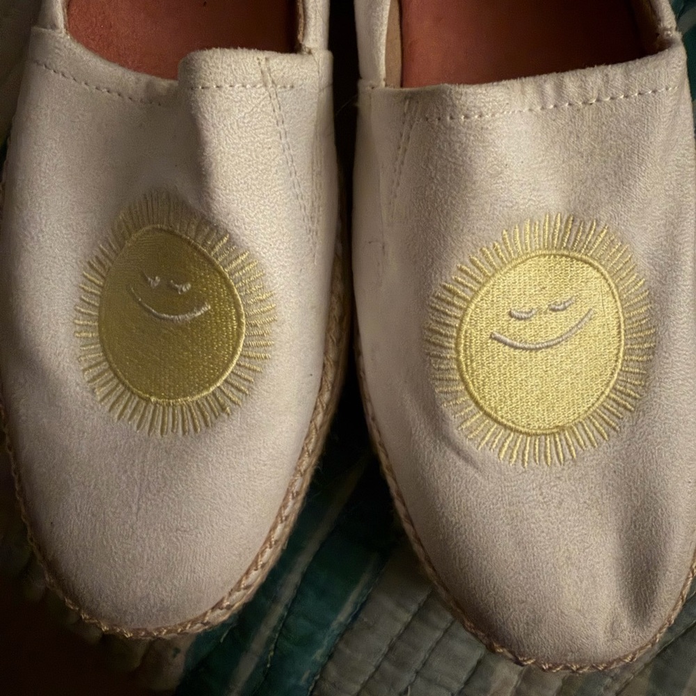 Dr Scholls white shoes with sunshine on top, never worn size 10 women’s